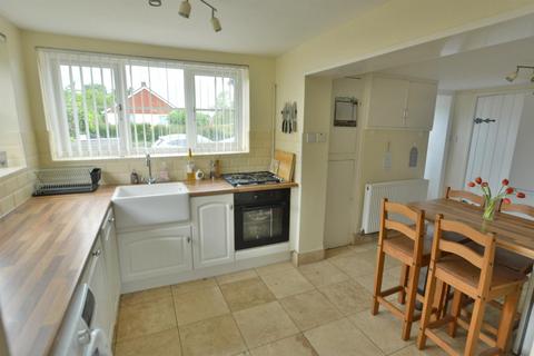 3 bedroom detached house to rent, Colehill