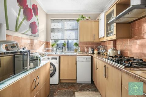 2 bedroom maisonette for sale, Orchid Road, London, N14