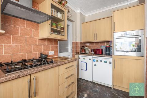 2 bedroom maisonette for sale, Orchid Road, London, N14