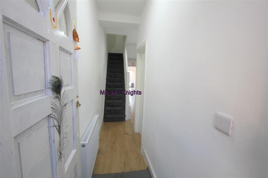 Entrance/Hallway: