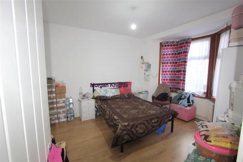 5 bedroom terraced house to rent, Manor Park E12