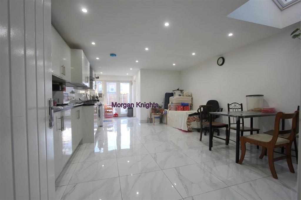 Fitted Kitchen: