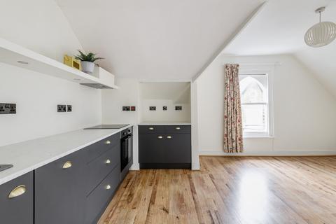 1 bedroom flat to rent, Rockmount Road London SE19