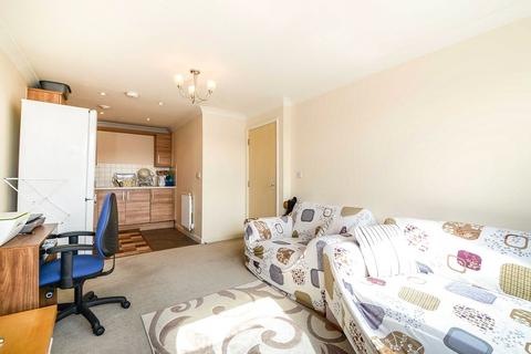 1 bedroom flat to rent, Harwoods Road, Hertfordshire WD18