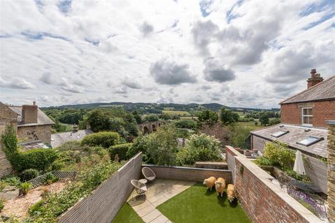 2 bedroom terraced house to rent, Front Street, Corbridge, NE45