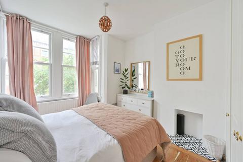 2 bedroom flat to rent, Schubert Road, East Putney, London, SW15