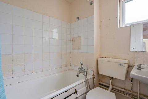 37 Atkinson Road, London, E16 3LP