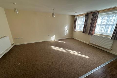 2 bedroom flat to rent, High Street  Fareham  UNFURNISHED