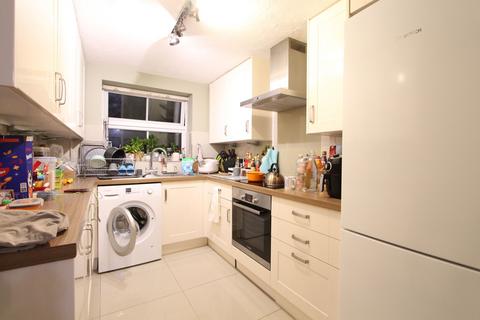 2 bedroom flat to rent, Ladys Close, Watford, WD18