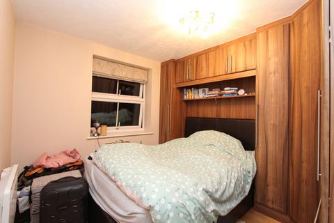 2 bedroom flat to rent, Ladys Close, Watford, WD18