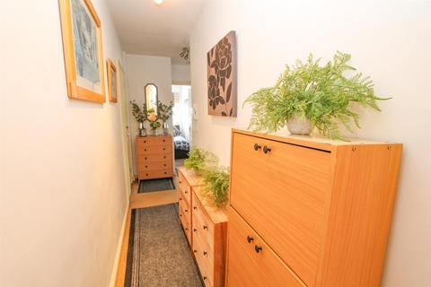 2 bedroom flat for sale, Benhill Road, Sutton SM1