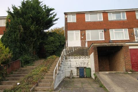 3 bedroom property to rent, High Wycombe HP13