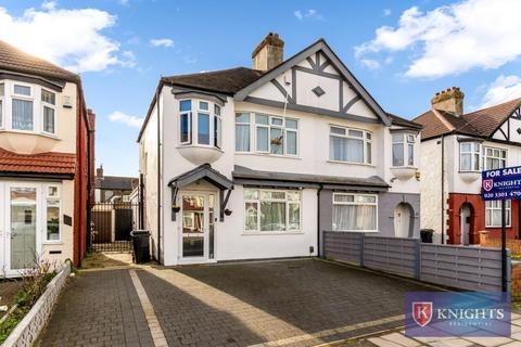 3 bedroom house to rent, Orpington Gardens, London, N18