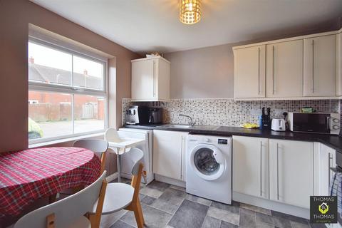 3 bedroom end of terrace house to rent, Boddington Drive, Kingsway