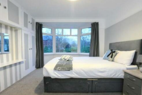 6 bedroom semi-detached house for sale, Lower Park Road, Victoria Park