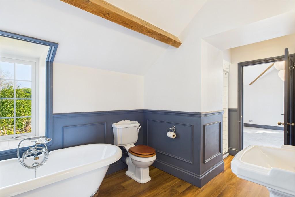 Jack and Jill En Suite Bathroom