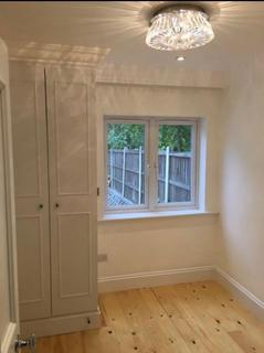 1 bedroom in a house share to rent, Woodside Road,