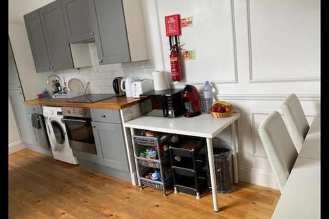 1 bedroom in a house share to rent, Woodside Road,