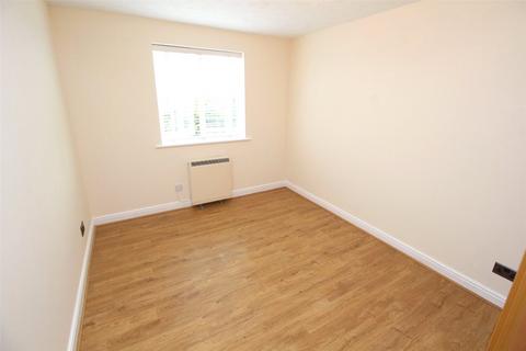 2 bedroom apartment to rent, Clarence Close, New Barnet EN4