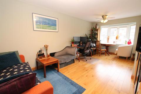 2 bedroom flat for sale, Caraway Place, Wallington SM6