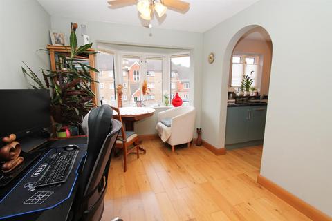 52 Caraway Place, Wallington, SM6 7AG