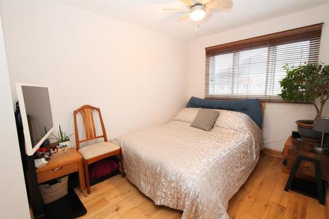 52 Caraway Place, Wallington, SM6 7AG