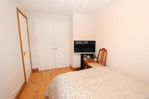 52 Caraway Place, Wallington, SM6 7AG
