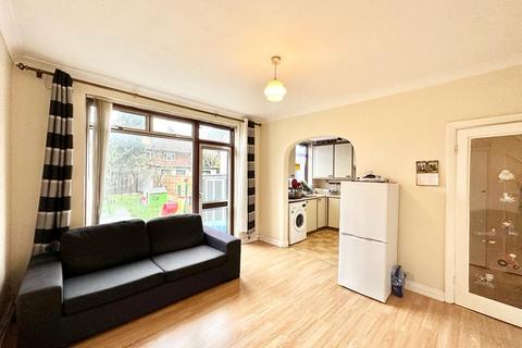 3 bedroom terraced house to rent, Oakleafe Gardens, Ilford IG6