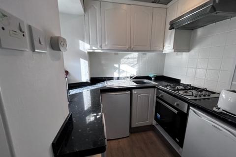 2 bedroom apartment to rent, Bruce Street, Stirling FK8