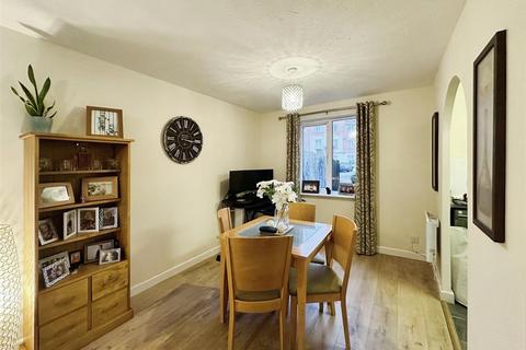 2 bedroom apartment for sale, Lock Keepers Court, Hull HU9