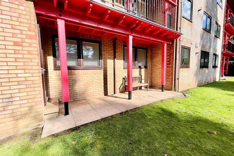 2 bedroom ground floor flat to rent, Clarendon Road, Westbourne