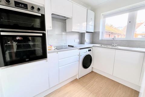 2 bedroom ground floor flat to rent, Clarendon Road, Westbourne