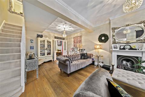 27 Avenue Road, Hampton, TW12 2BH