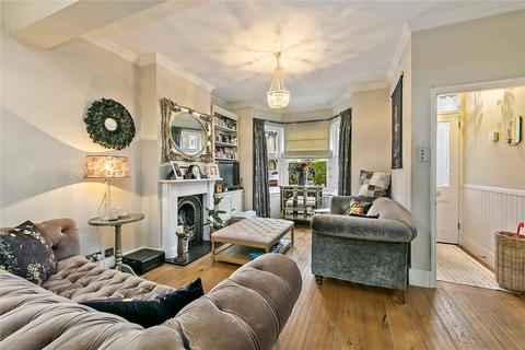 27 Avenue Road, Hampton, TW12 2BH