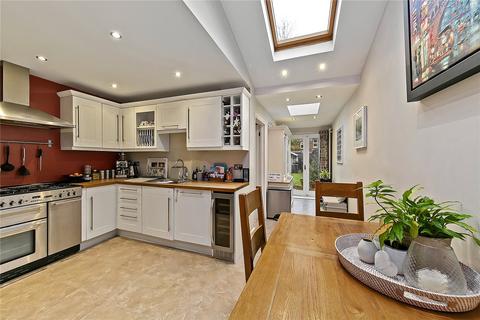 27 Avenue Road, Hampton, TW12 2BH