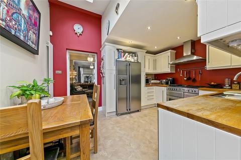27 Avenue Road, Hampton, TW12 2BH