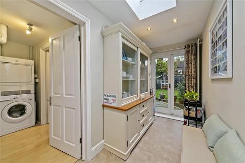 27 Avenue Road, Hampton, TW12 2BH