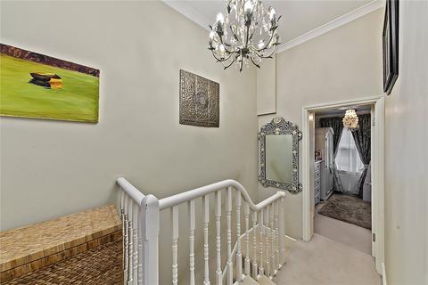 27 Avenue Road, Hampton, TW12 2BH