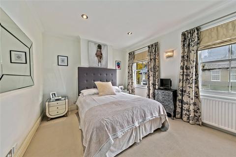 27 Avenue Road, Hampton, TW12 2BH