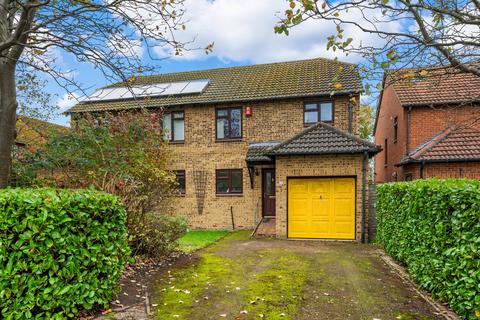 4 bedroom semi-detached house for sale, Claydon Drive, Beddington