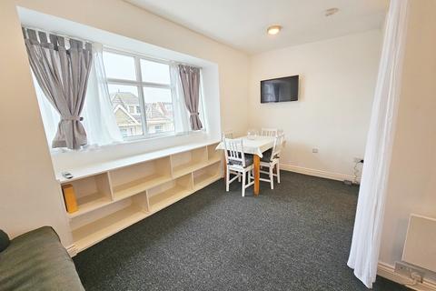 Studio to rent, Sea Road, Bournemouth