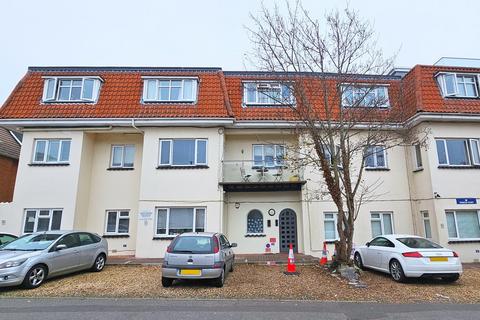 Studio to rent, Sea Road, Bournemouth