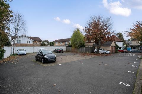 14 Nutfield Close, Carshalton, SM5 2RQ