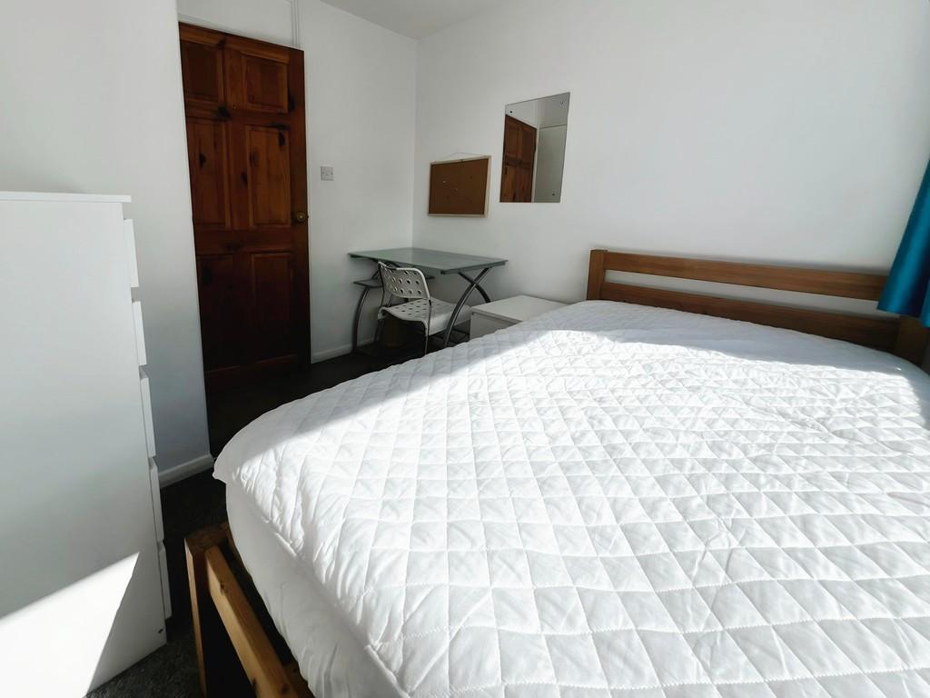 E1e120ce-bedroom 202 2 C
