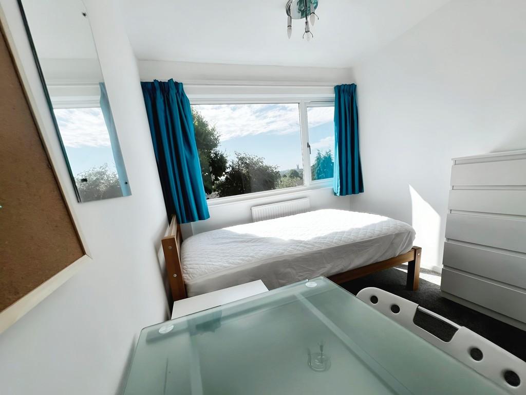 1525e9b1-Bedroom 202..