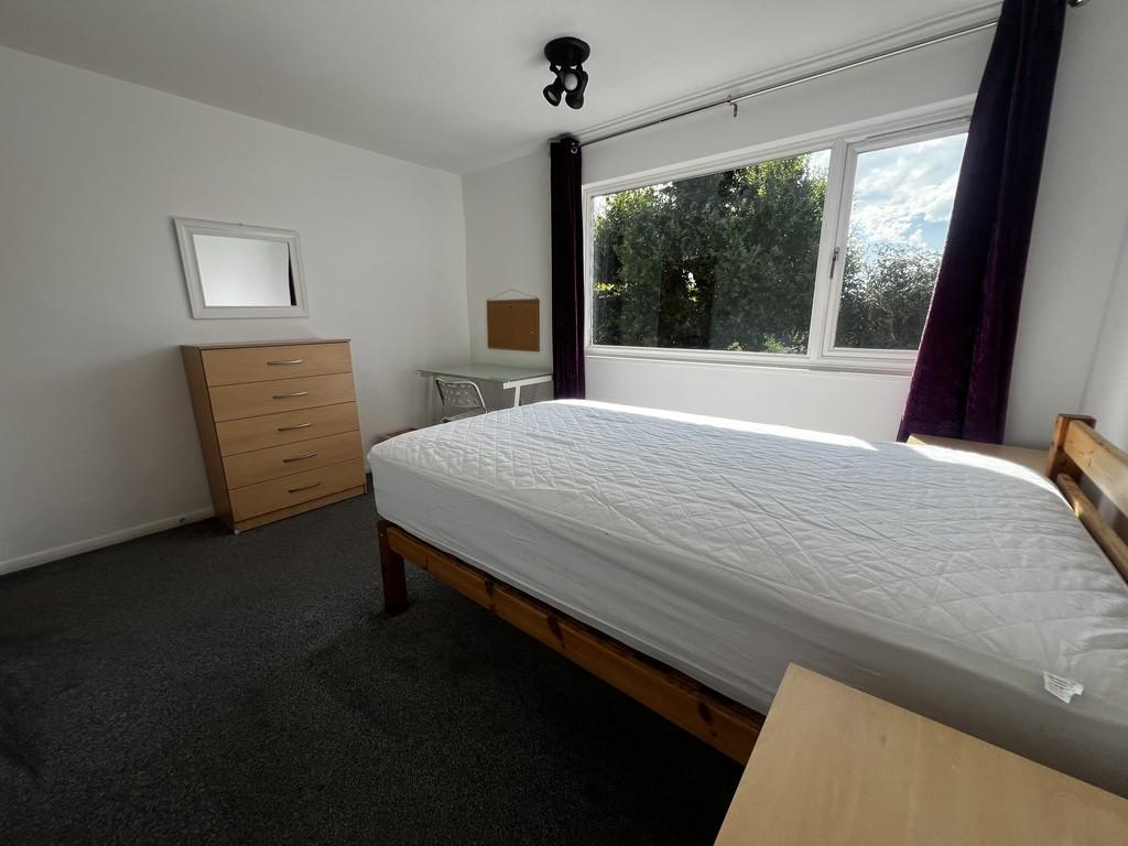 4d5c03ea-Bedroom 203.