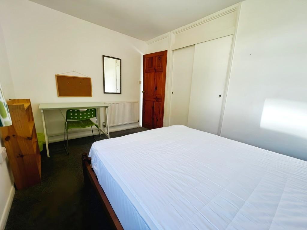 53801314-Bedroom 204 20