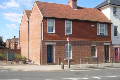 6 bedroom semi-detached house to rent, Bishops Courtyard, Kent CT1