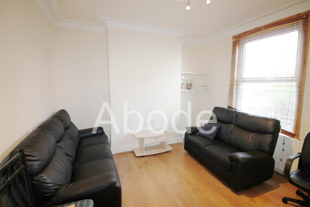 Delph Mount, Woodhouse, Leeds 5 bed house to rent £2,058 pcm (£475 pw)
