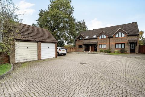 3 bedroom end of terrace house for sale, The Fieldings, Surrey GU21